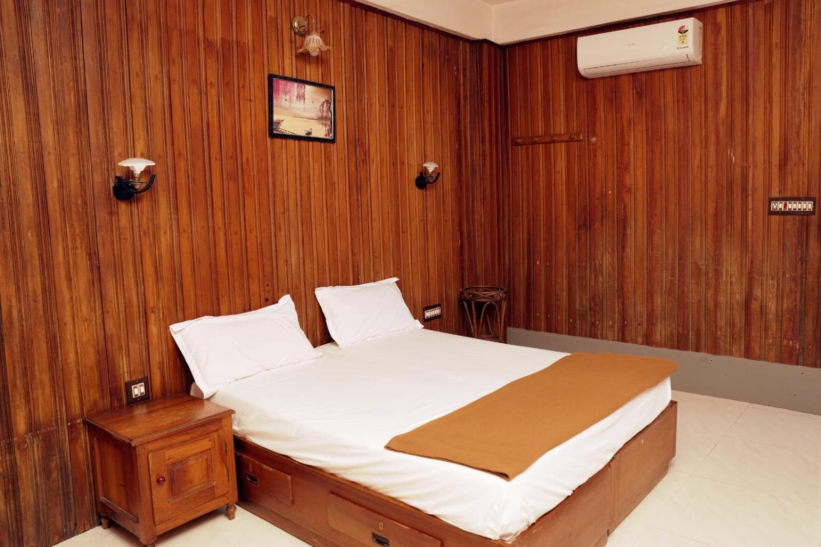 Hotel Dolphin Residency Thekkady Exterior foto