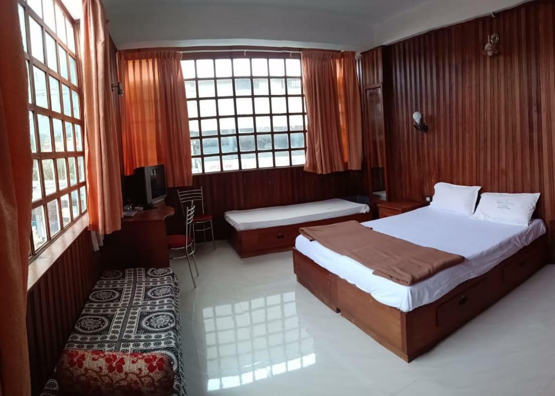 Hotel Dolphin Residency Thekkady Exterior foto