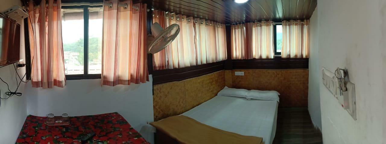 Hotel Dolphin Residency Thekkady Exterior foto
